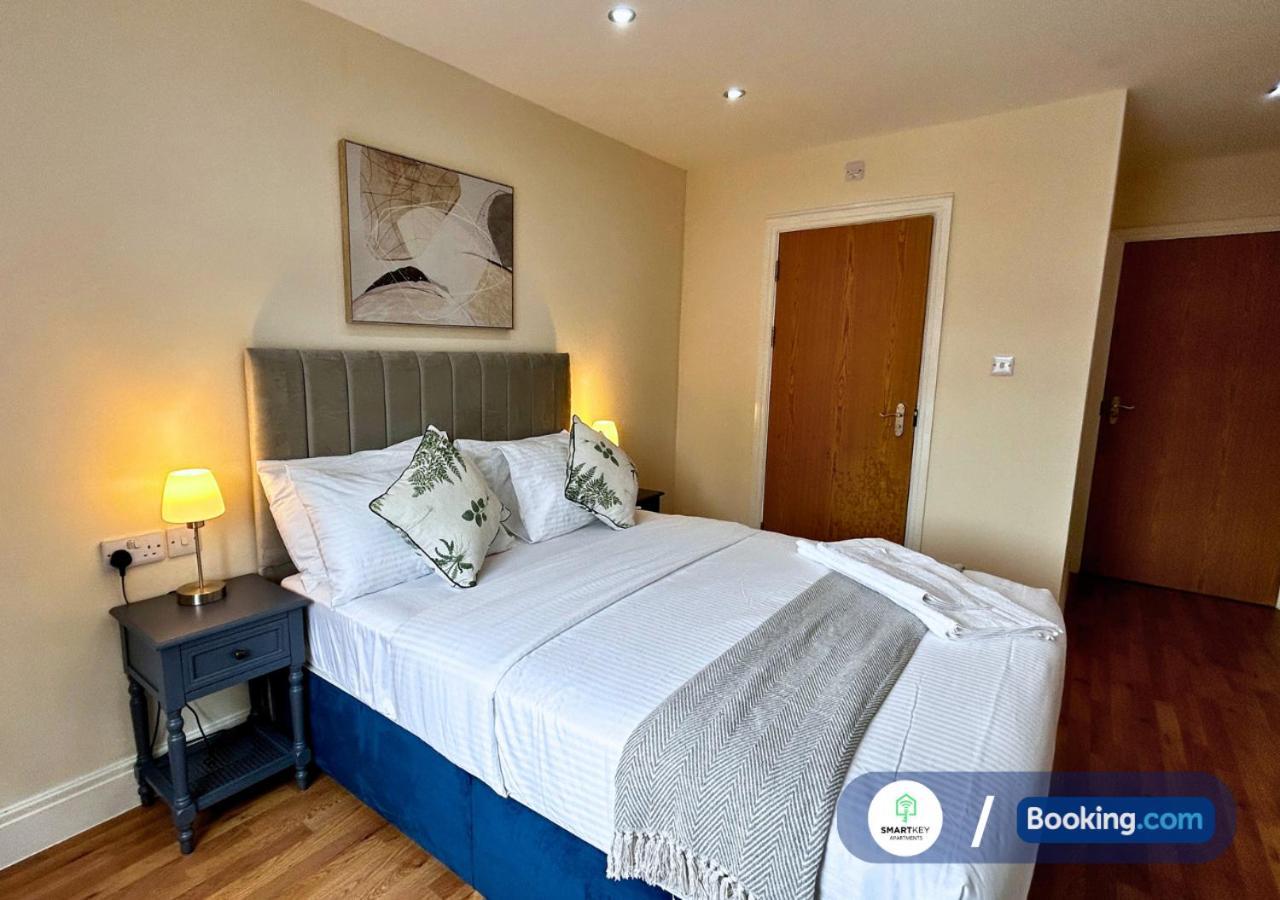 Modern 2 Bed 2 Bath Apartment Free Parking Watford  Bagian luar foto