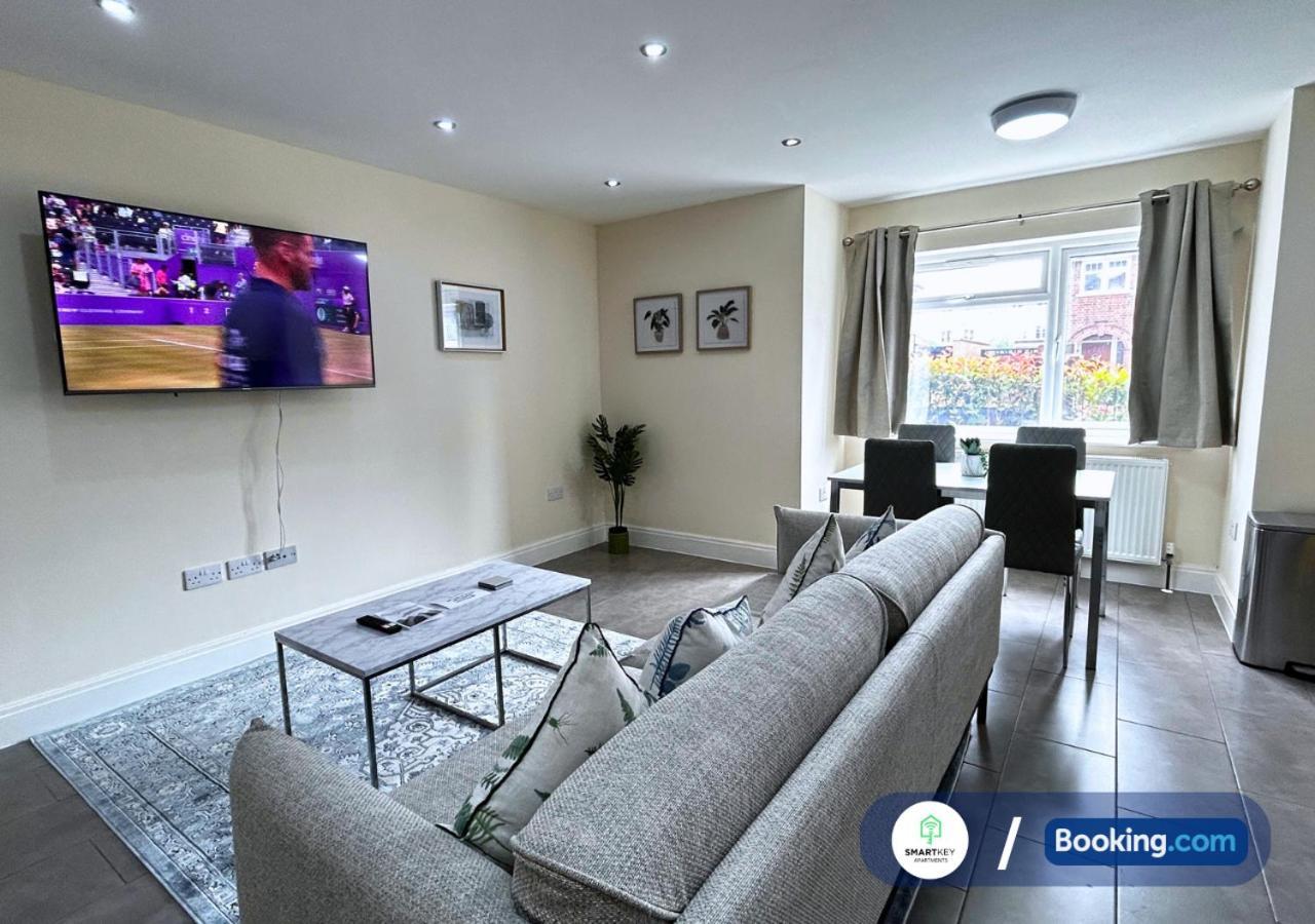 Modern 2 Bed 2 Bath Apartment Free Parking Watford  Bagian luar foto