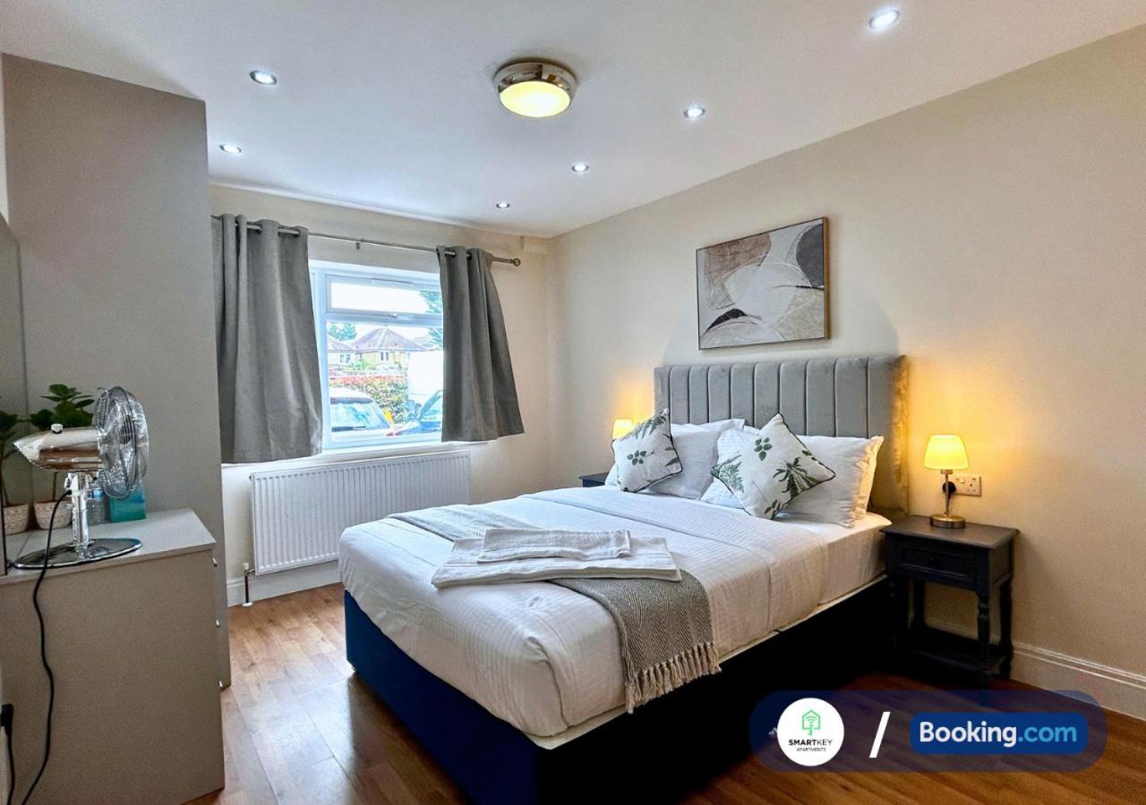 Modern 2 Bed 2 Bath Apartment Free Parking Watford  Bagian luar foto