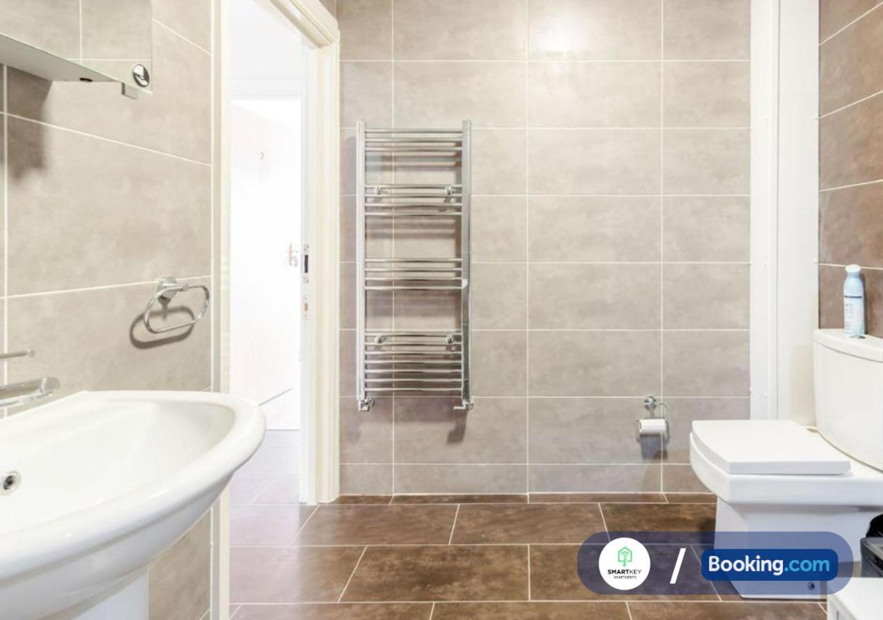 Modern 2 Bed 2 Bath Apartment Free Parking Watford  Bagian luar foto