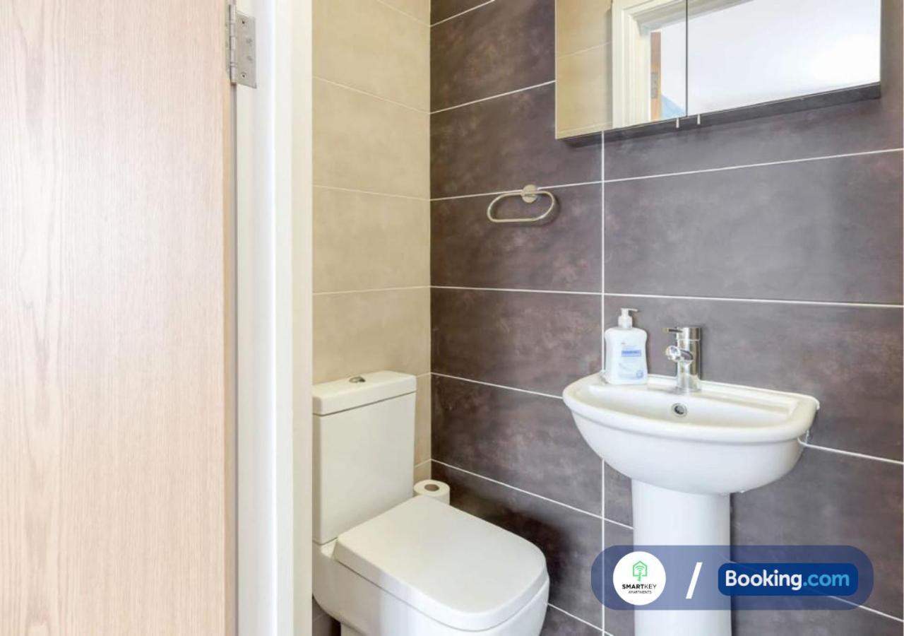 Modern 2 Bed 2 Bath Apartment Free Parking Watford  Bagian luar foto