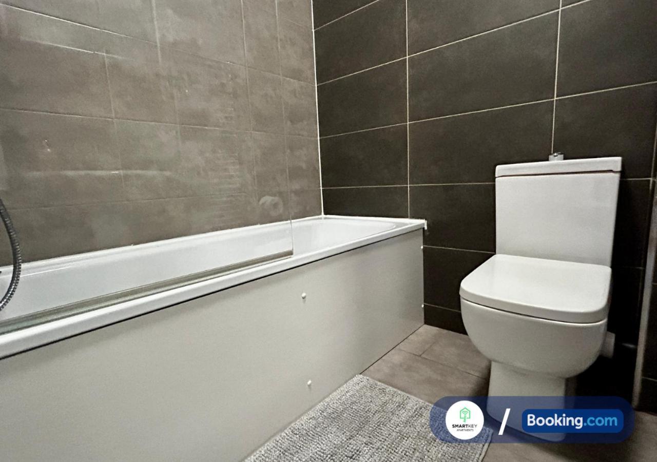 Modern 2 Bed 2 Bath Apartment Free Parking Watford  Bagian luar foto