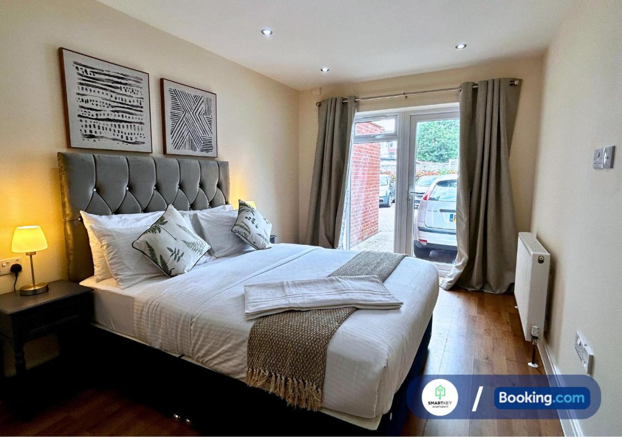 Modern 2 Bed 2 Bath Apartment Free Parking Watford  Bagian luar foto
